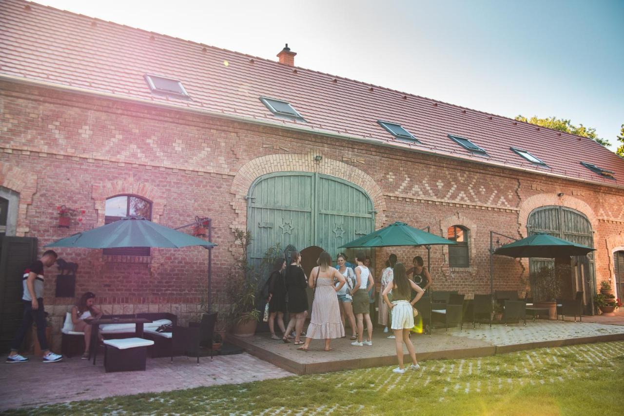 Natura Panzio&Apartmanhaz Orfu Exterior photo