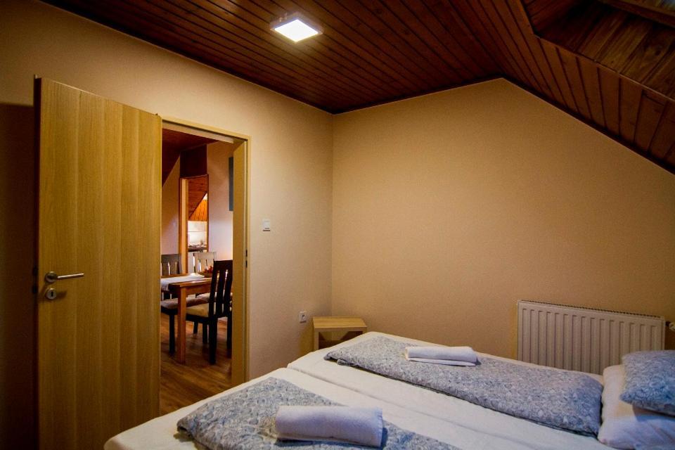 Natura Panzio&Apartmanhaz Orfu Exterior photo